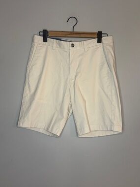 Vineyard Vines Men's Cream Flat-Front Chino Shorts